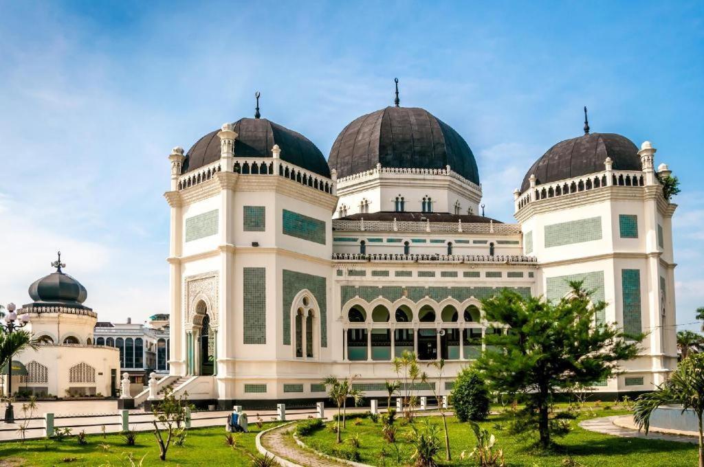 Hotel Menara Lexus Medan Kültér fotó
