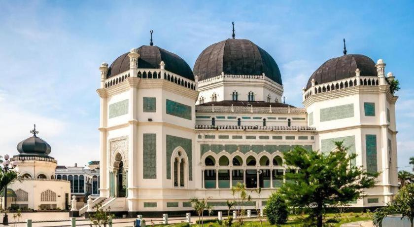 Hotel Menara Lexus Medan Kültér fotó