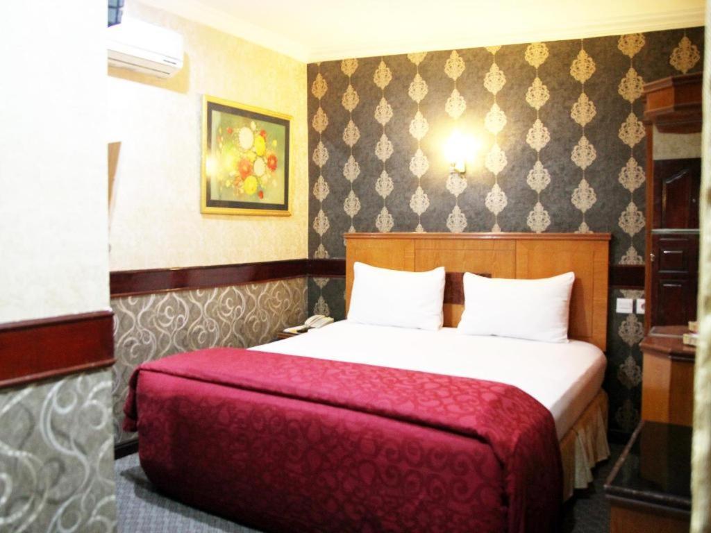 Hotel Menara Lexus Medan Kültér fotó