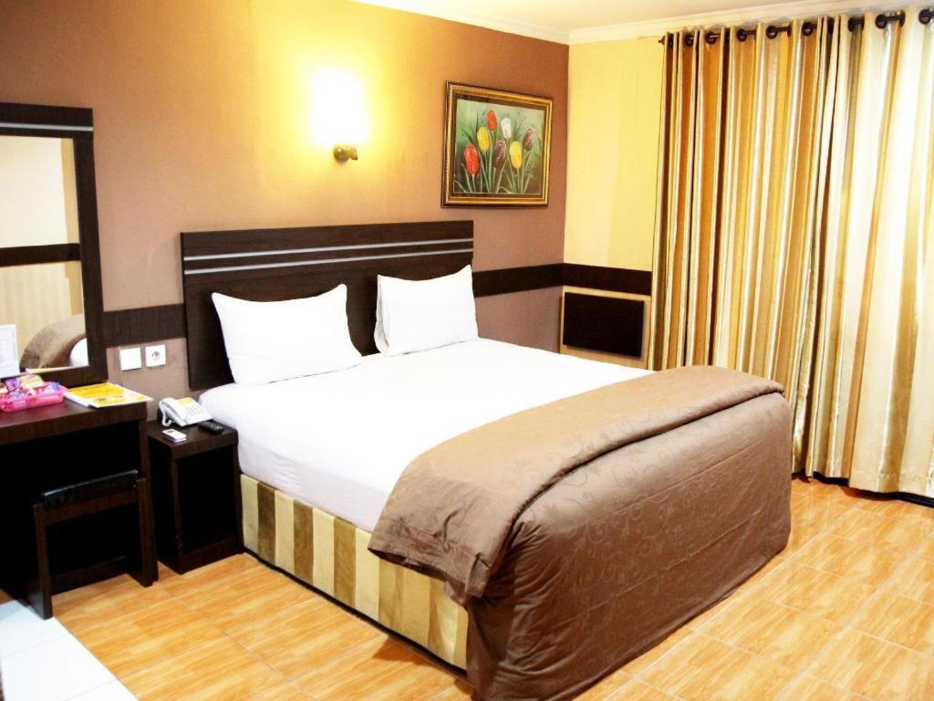 Hotel Menara Lexus Medan Kültér fotó