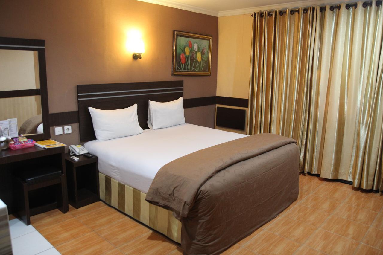 Hotel Menara Lexus Medan Kültér fotó